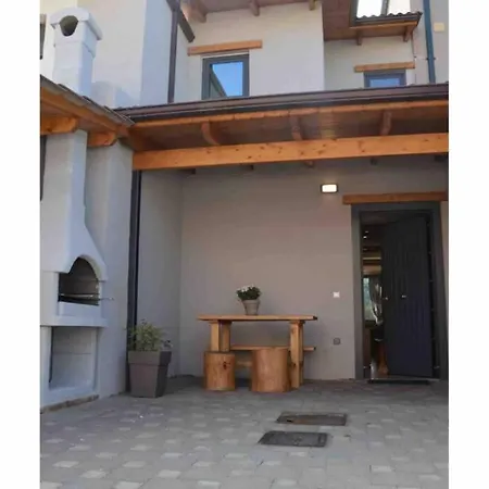 Pikralida House Nyaraló *