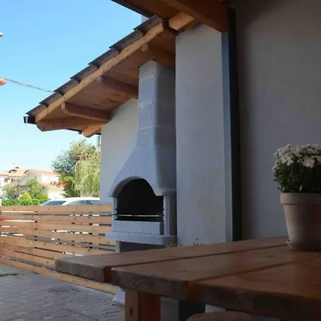 Pikralida House Nyaraló