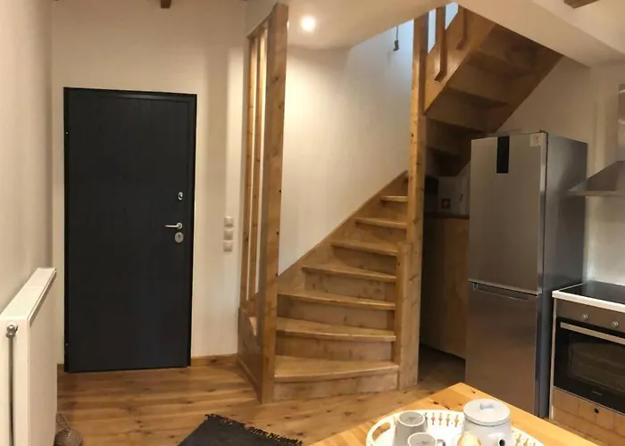 Pikralida House كالافريتا